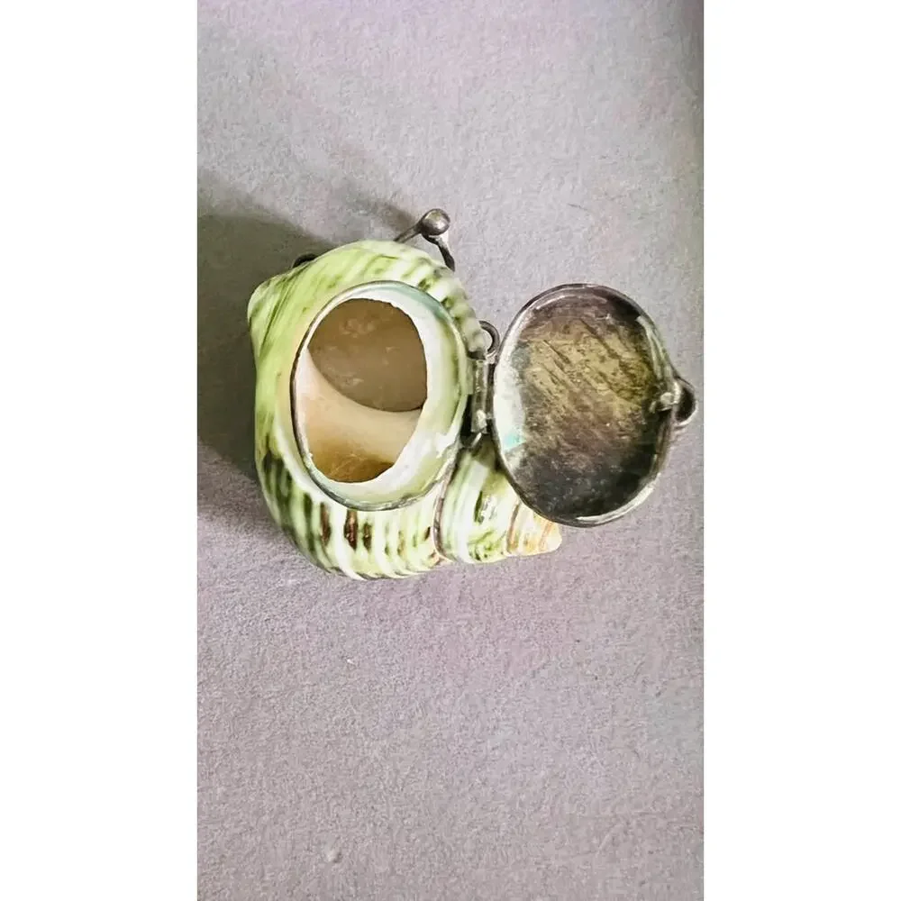 Vintage Green Turbo Shell Trinket Storage Pendant